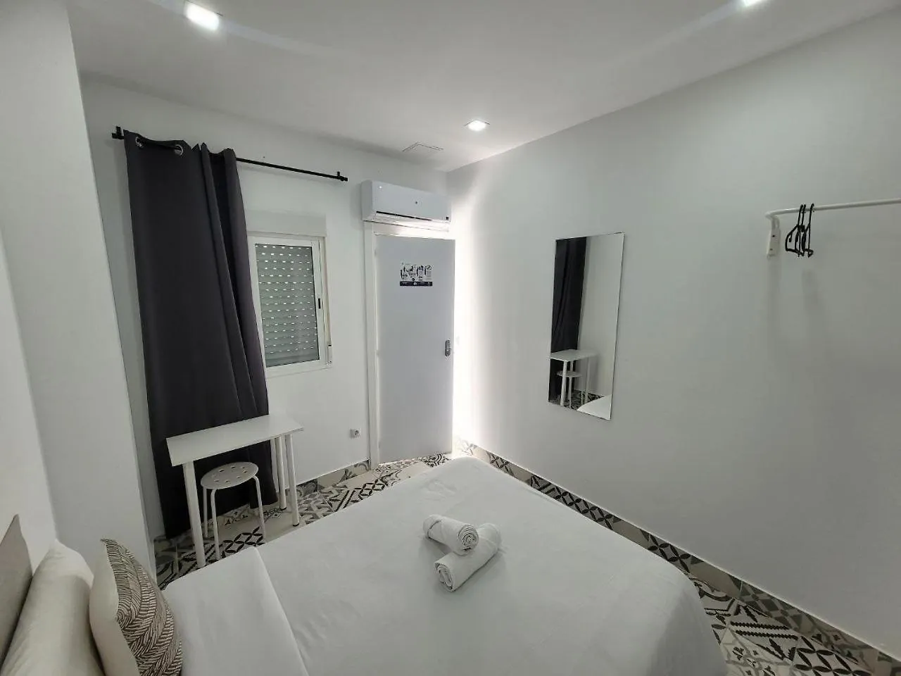 Pensjonat Ayz Silvela - Auto Check-In Property Malaga